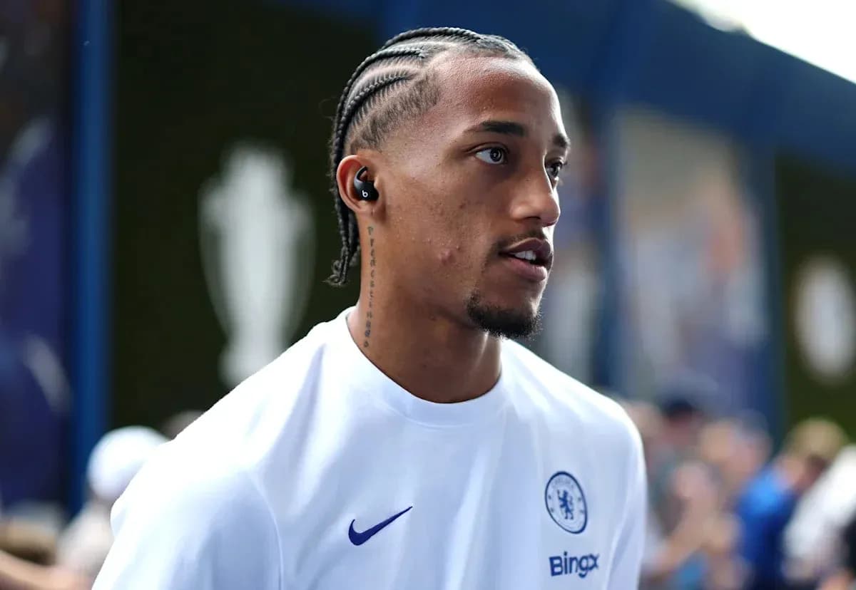 Jugador de Chelsea llegando al estadio antes del partido Jugador de Chelsea llegando al estadio antes del partido