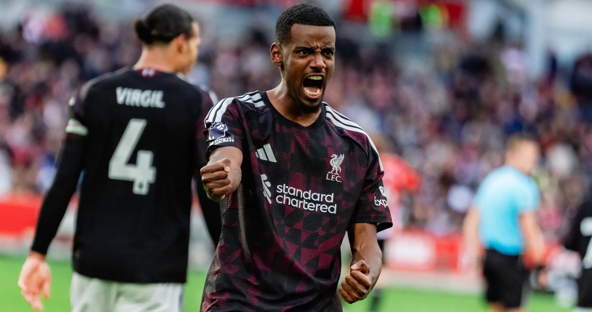 Jugador de Liverpool celebrando un gol Jugador de Liverpool celebrando un gol