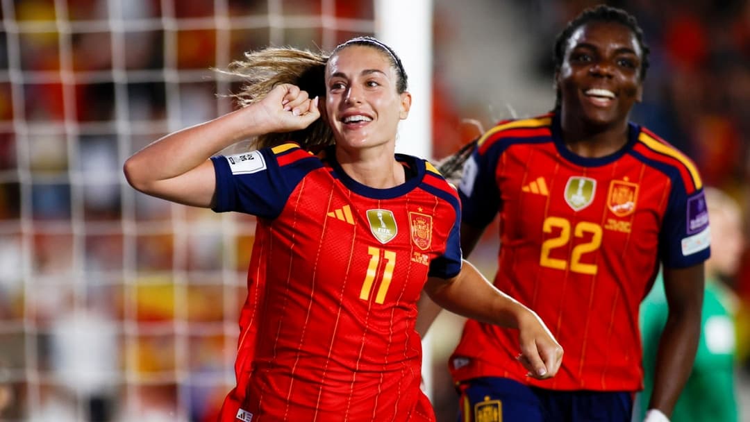 Jugadora de España celebrando un gol con compañera Jugadora de España celebrando un gol con compañera
