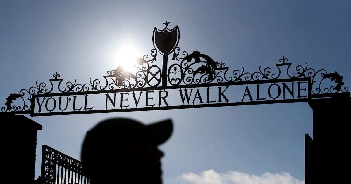 Cartel 'You'll Never Walk Alone' en el estadio Cartel 'You'll Never Walk Alone' en el estadio