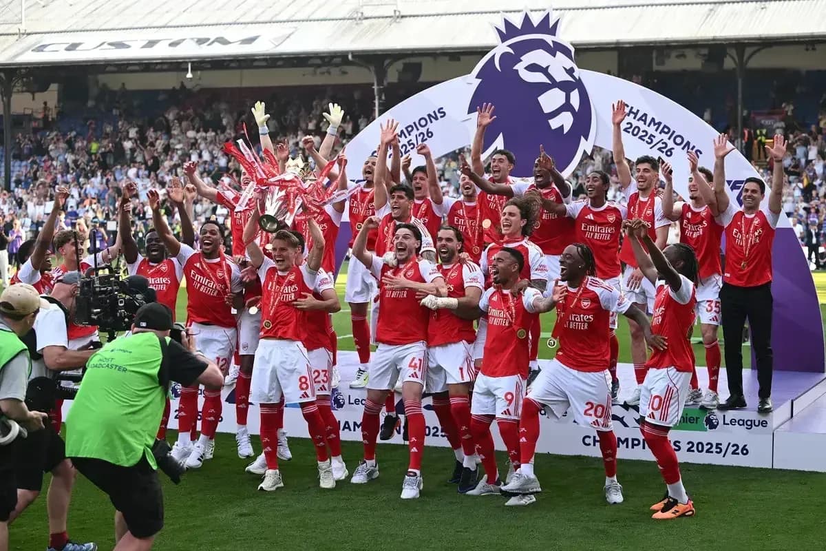 Jugadores de Arsenal celebrando el campeonato de la Premier League Jugadores de Arsenal celebrando el campeonato de la Premier League
