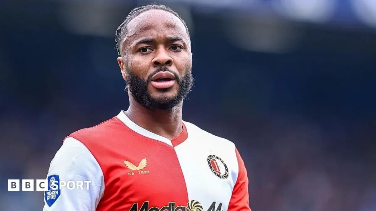 Jugador de Feyenoord en acción durante el partido Jugador de Feyenoord en acción durante el partido