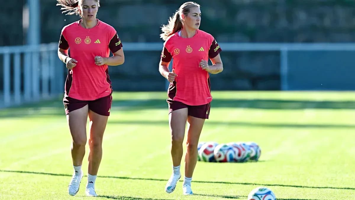 Jugadoras de Alemania corriendo en sesión de entrenamiento Jugadoras de Alemania corriendo en sesión de entrenamiento