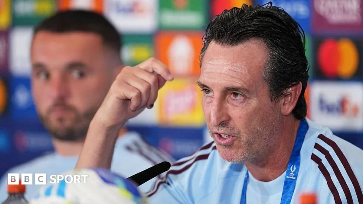 Entrenador hablando en conferencia de prensa Entrenador hablando en conferencia de prensa