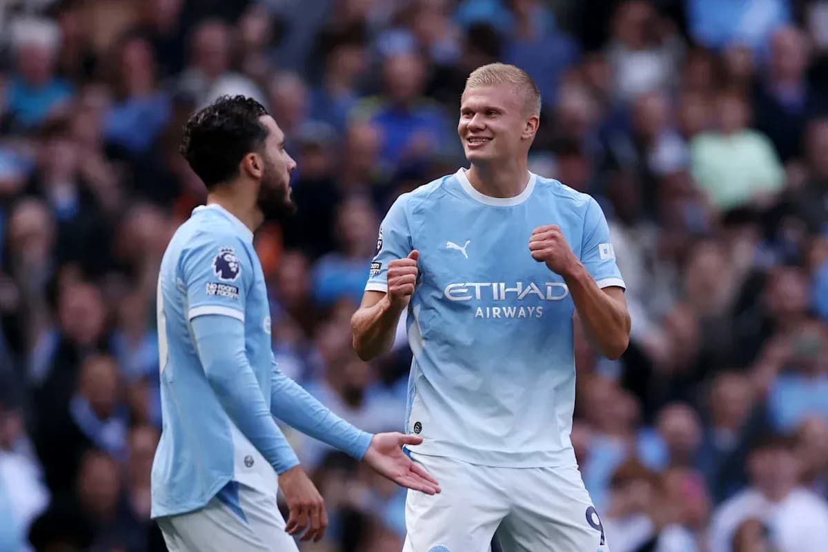 Jugadores de Manchester City celebrando un gol Jugadores de Manchester City celebrando un gol