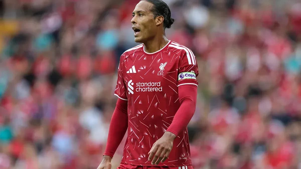 Jugador de Liverpool en acción durante el partido Jugador de Liverpool en acción durante el partido