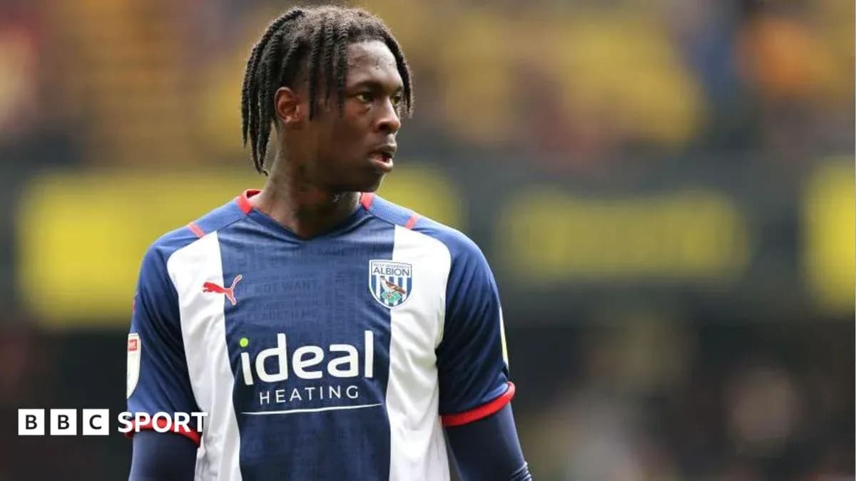 Jugador de West Bromwich Albion en acción durante partido Jugador de West Bromwich Albion en acción durante partido