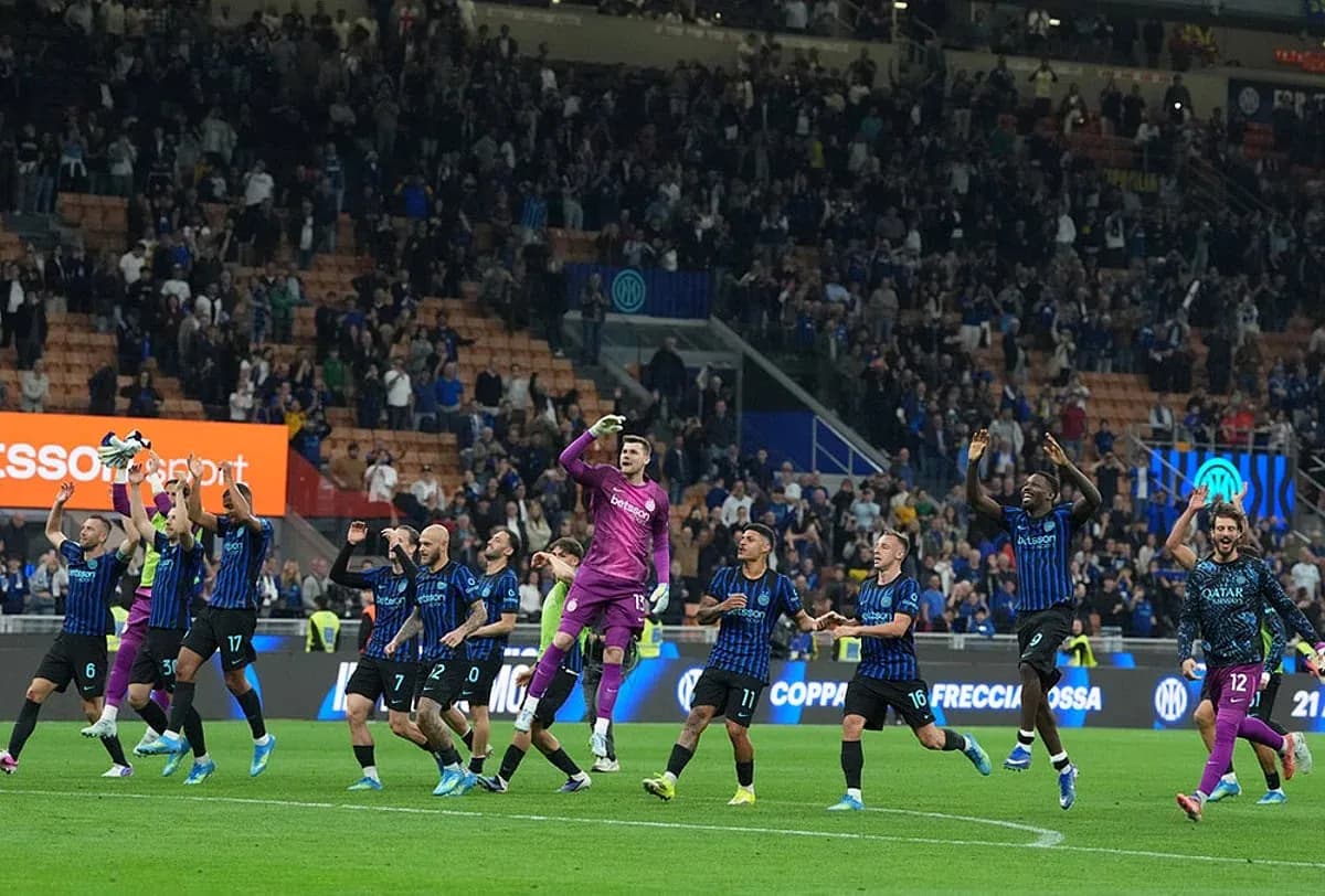 Jugadores de Inter celebrando en el estadio Jugadores de Inter celebrando en el estadio