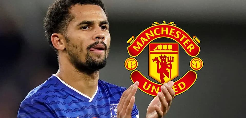 Jugador aplaudiendo con logo de Manchester United Jugador aplaudiendo con logo de Manchester United