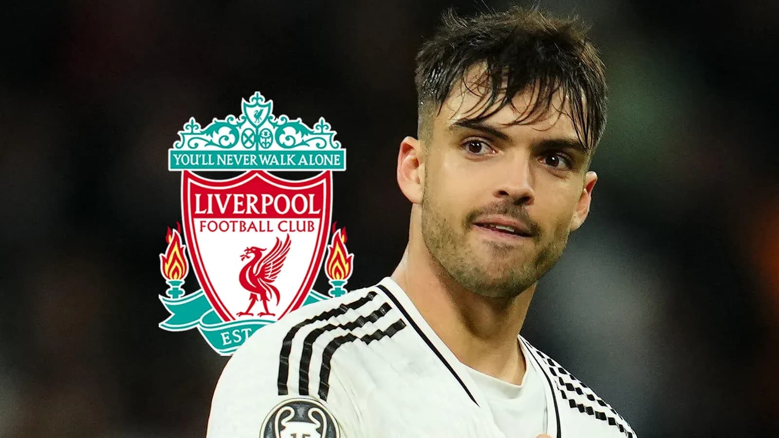 Jugador con camiseta blanca y escudo de Liverpool Jugador con camiseta blanca y escudo de Liverpool