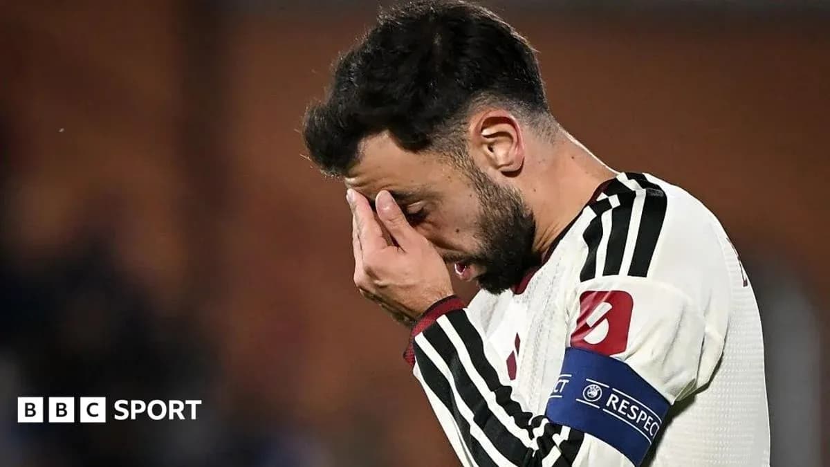 Jugador con la mano en la cara durante el partido Jugador con la mano en la cara durante el partido