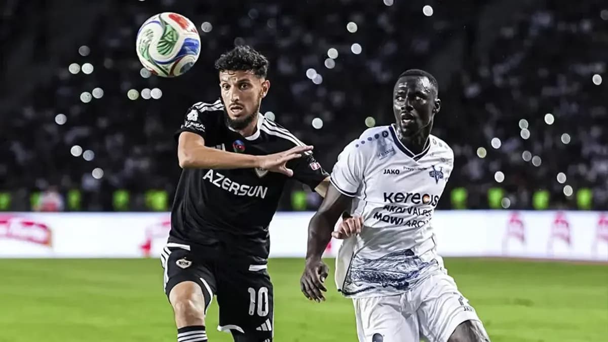 Jugadores de Vestri y Qarabag en acción Jugadores de Vestri y Qarabag en acción