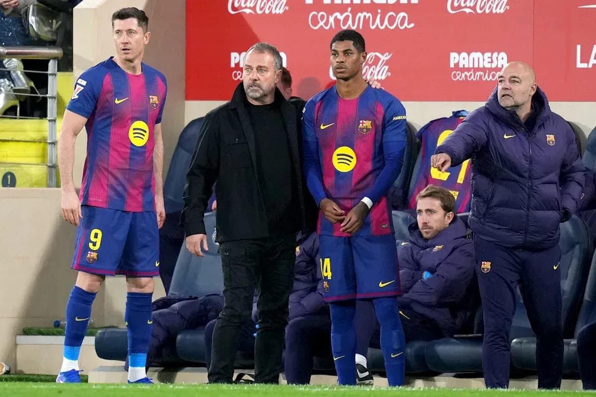 Jugadores de Barcelona esperando para entrar al partido Jugadores de Barcelona esperando para entrar al partido