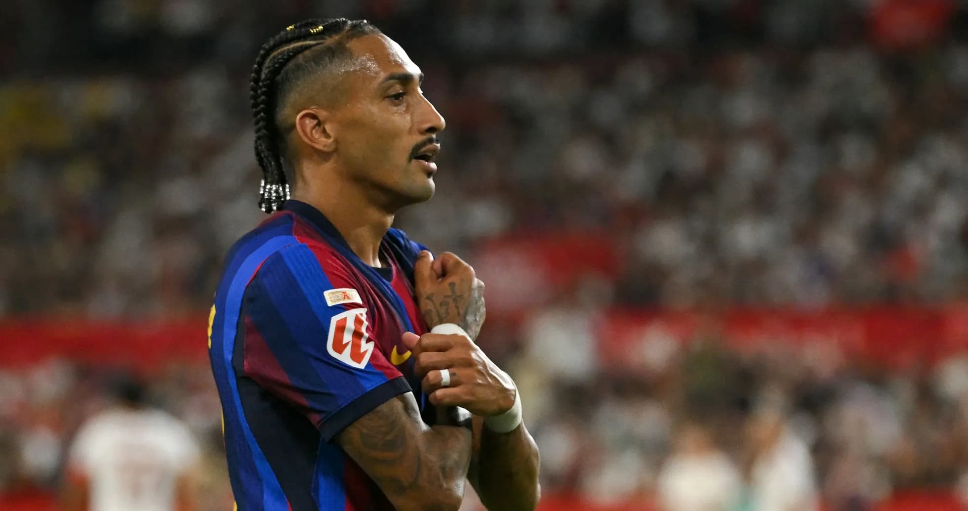 Jugador de Barcelona en acción durante el partido Jugador de Barcelona en acción durante el partido