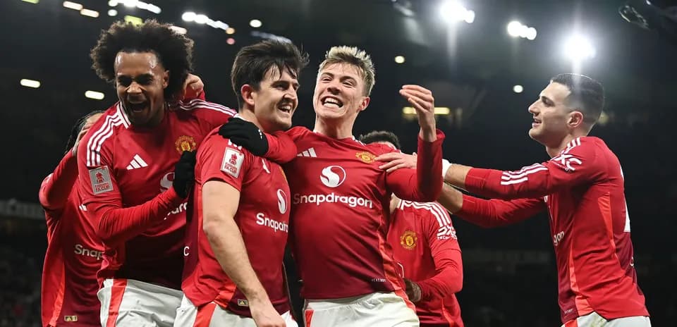 Jugadores de Manchester United celebrando un gol Jugadores de Manchester United celebrando un gol