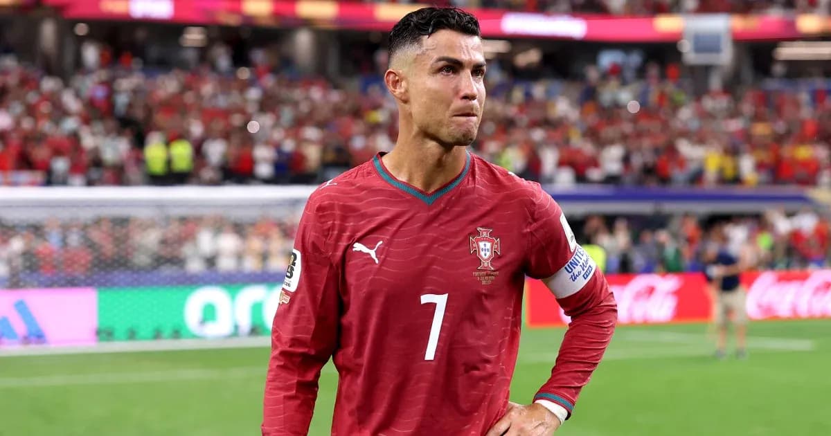 Cristiano Ronaldo en el campo tras el partido Cristiano Ronaldo en el campo tras el partido