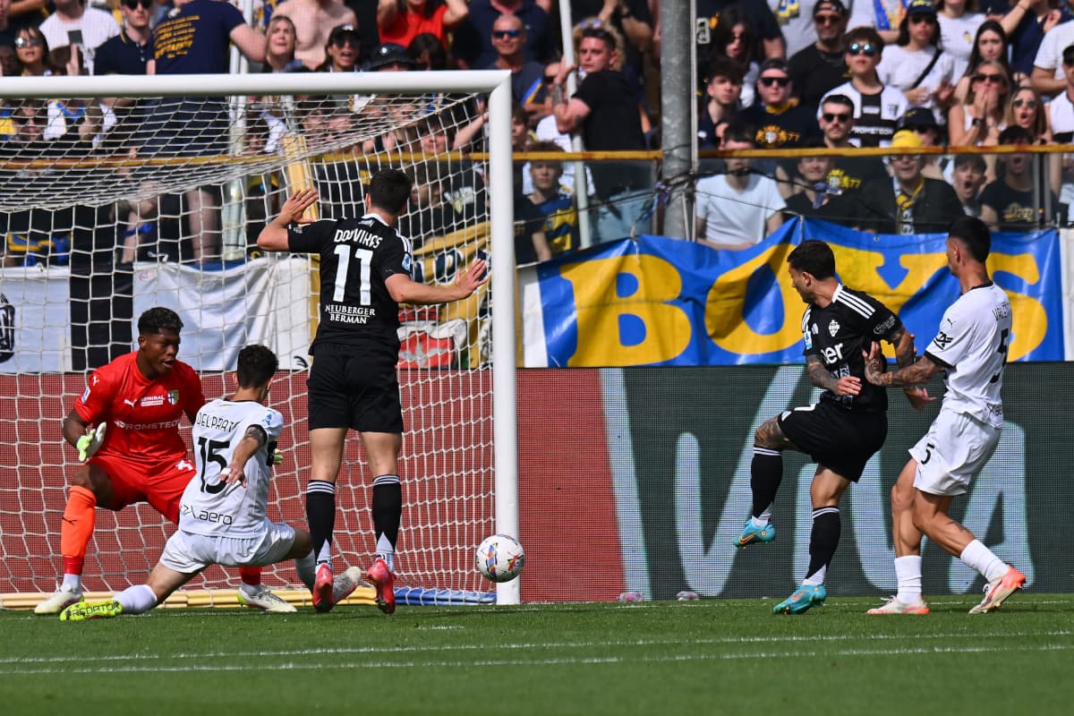 Gol de Como en partido contra Parma Gol de Como en partido contra Parma