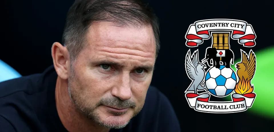 Entrenador de Coventry City mirando pensativo Entrenador de Coventry City mirando pensativo