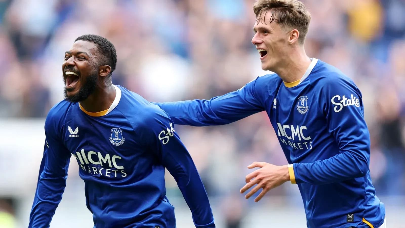 Jugadores de Everton celebrando un gol Jugadores de Everton celebrando un gol