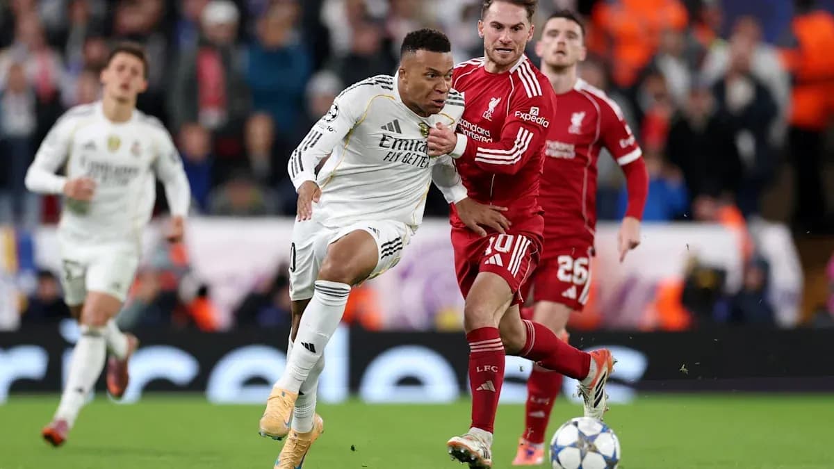 Kylian Mbappé dribbling past Liverpool defenders Kylian Mbappé dribbling past Liverpool defenders