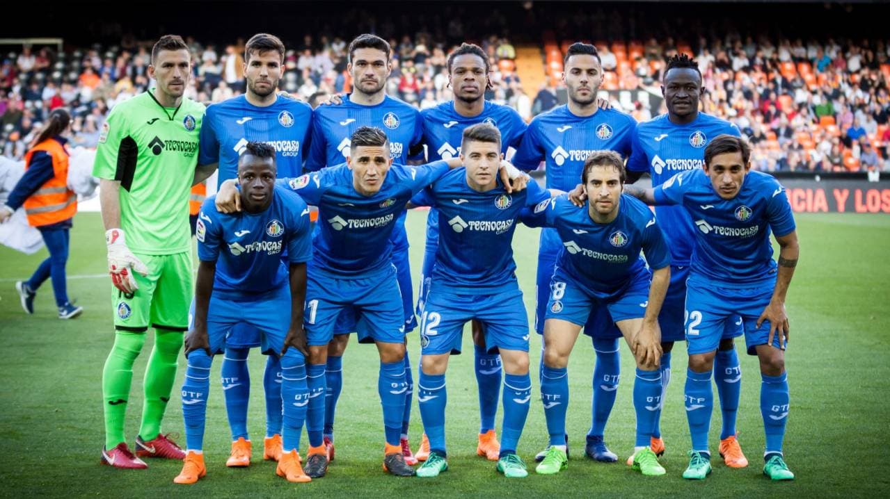 Jugadores del Getafe posando en el campo Jugadores del Getafe posando en el campo