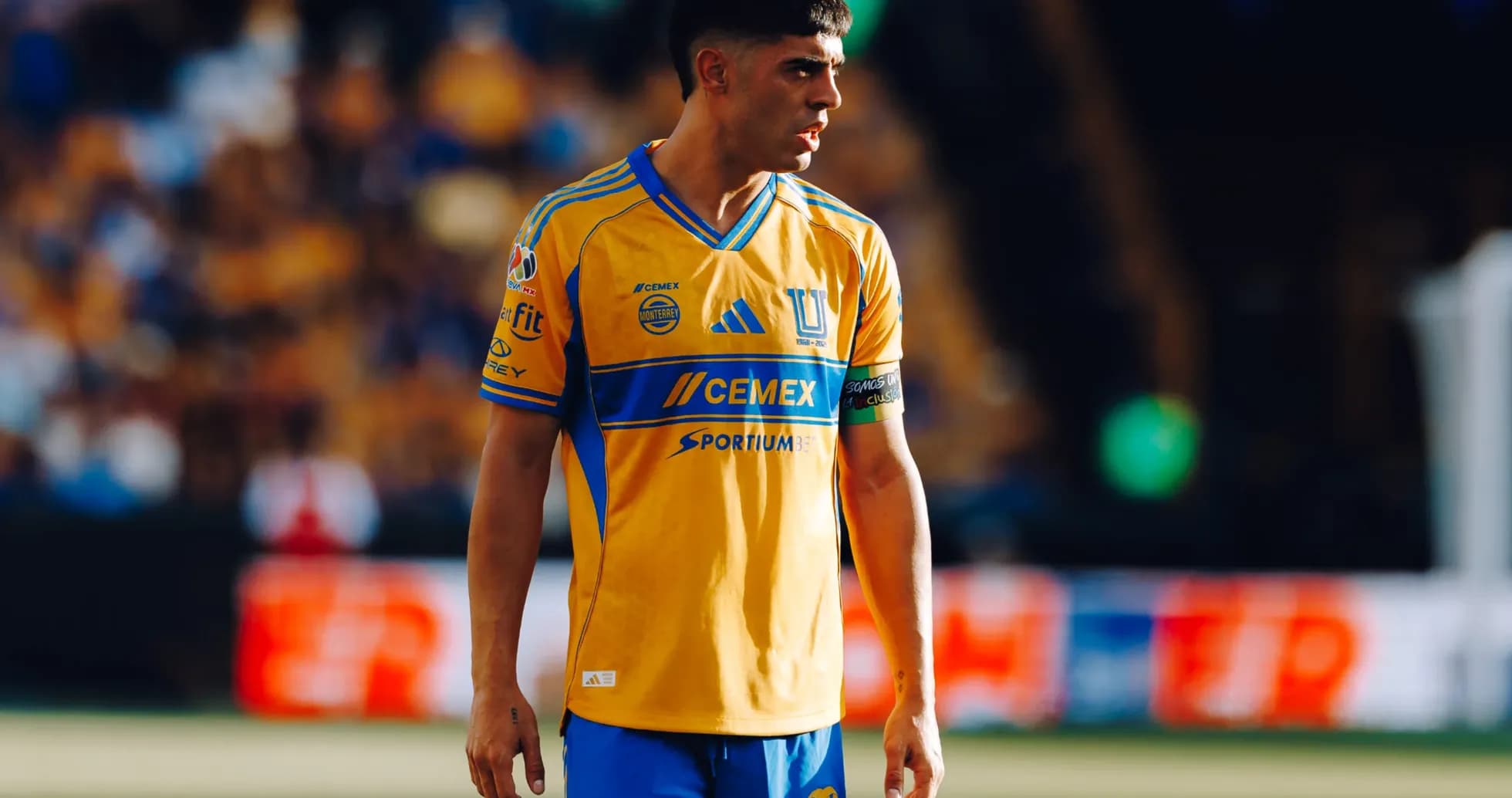 Jugador de Tigres UANL en acción durante el partido Jugador de Tigres UANL en acción durante el partido