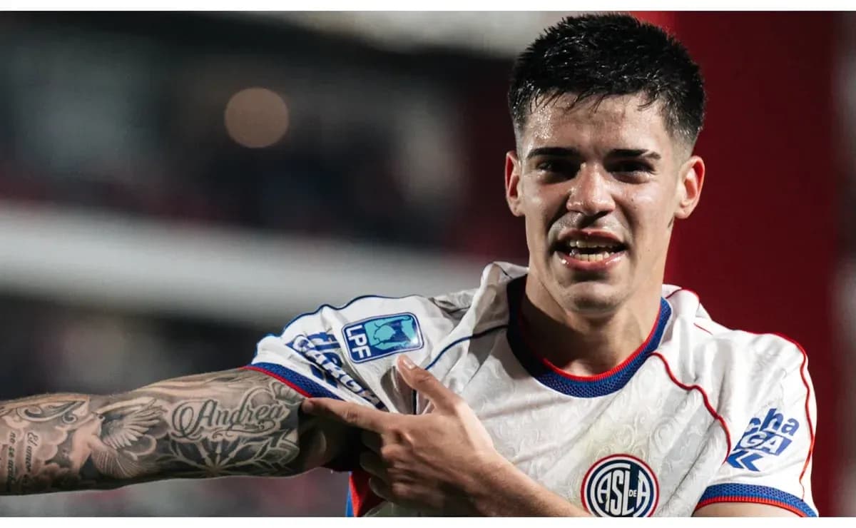 Jugador de San Lorenzo celebrando un gol Jugador de San Lorenzo celebrando un gol