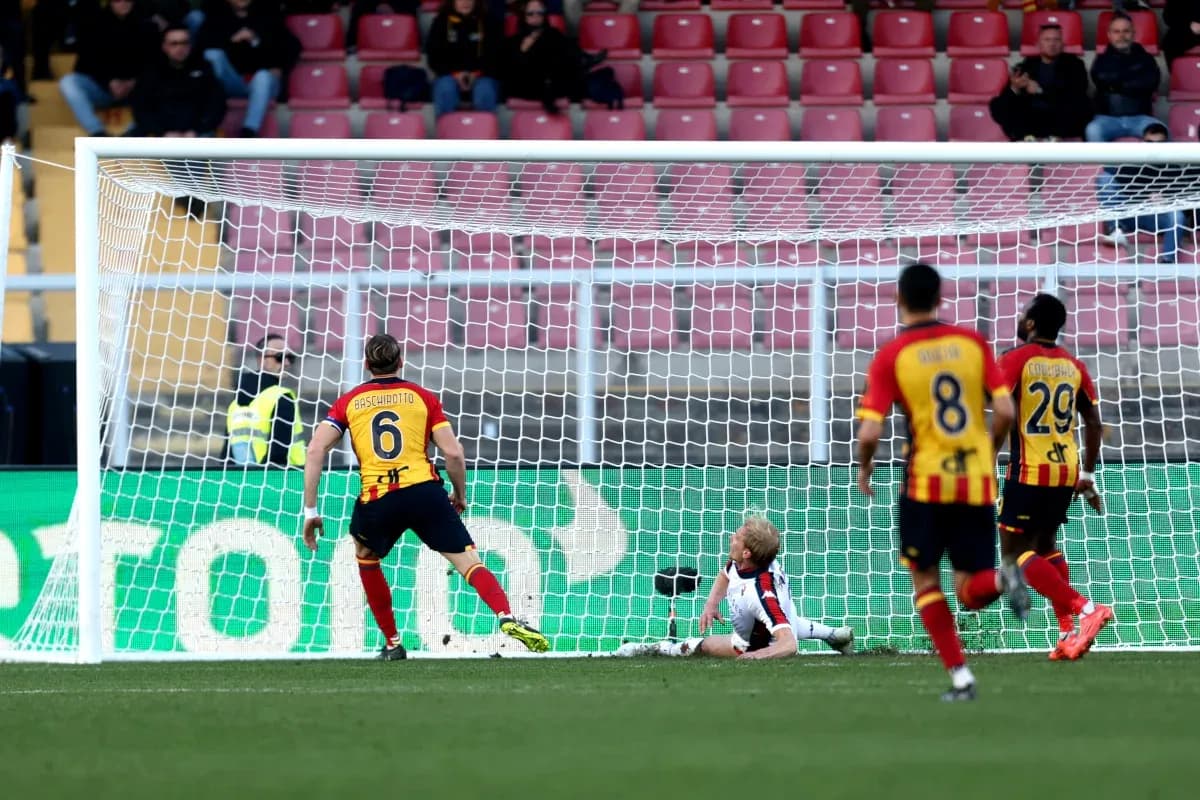 Gol de Lecce en partido contra Genoa Gol de Lecce en partido contra Genoa