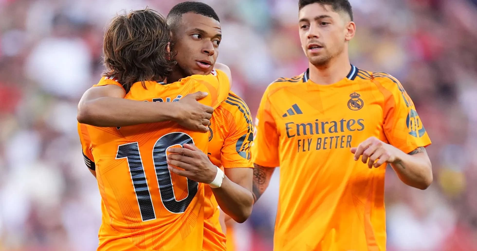 Jugadores del Real Madrid celebrando un gol Jugadores del Real Madrid celebrando un gol