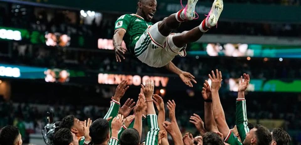 México rompe sequía en eliminación directa y vence a Ecuador para avanzar a octavos de final México rompe sequía en eliminación directa y vence a Ecuador para avanzar a octavos de final