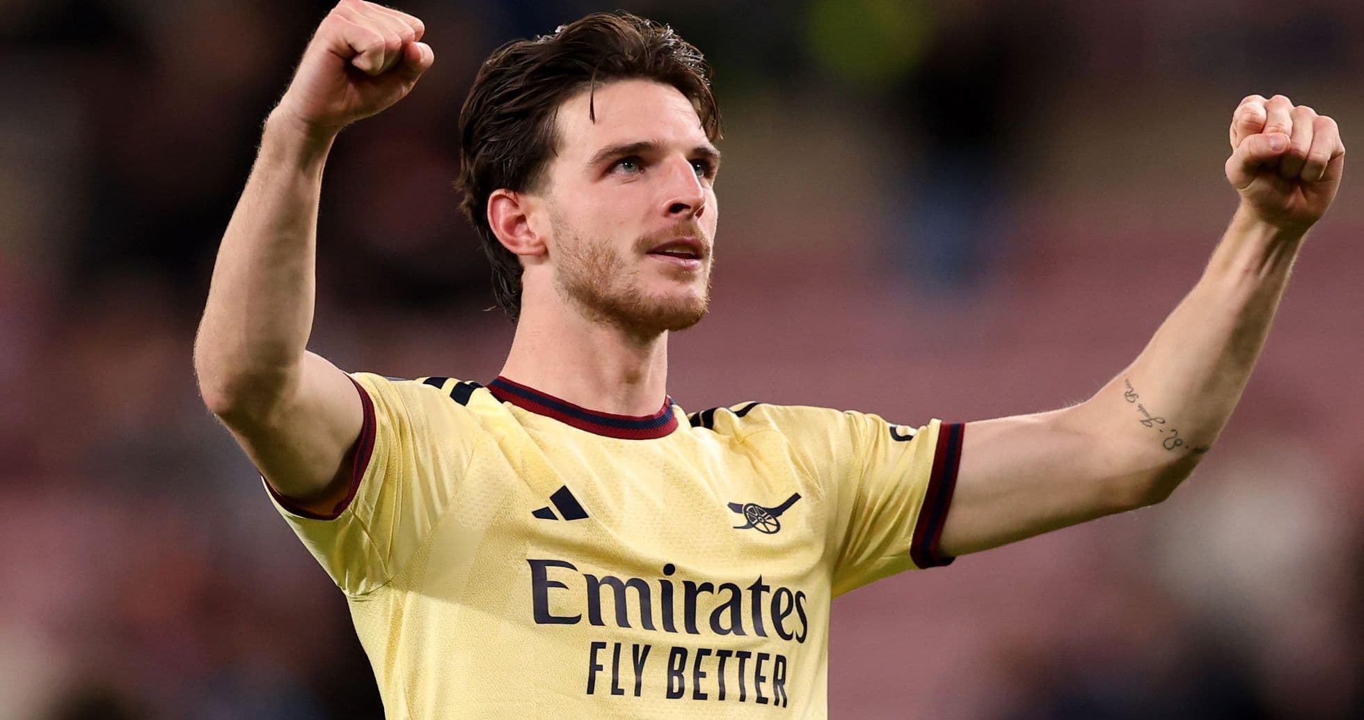 Declan Rice firmará un nuevo contrato a largo plazo con Arsenal y alcanzará el salario más alto del club junto a Bukayo Saka Declan Rice firmará un nuevo contrato a largo plazo con Arsenal y alcanzará el salario más alto del club junto a Bukayo Saka