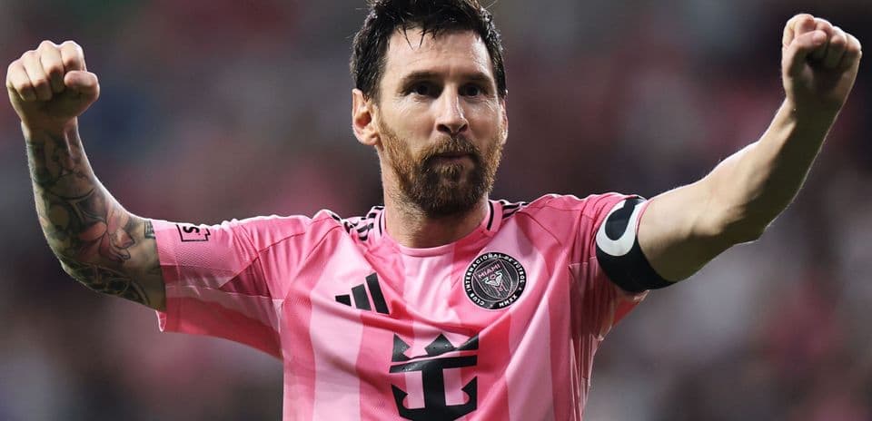 Lionel Messi adquiere el club Eldense de la segunda división española Lionel Messi adquiere el club Eldense de la segunda división española