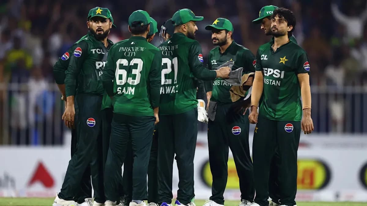 Faheem Ashraf salva a Saad Baig con una espectacular atrapada en Rawalpindi Faheem Ashraf salva a Saad Baig con una espectacular atrapada en Rawalpindi