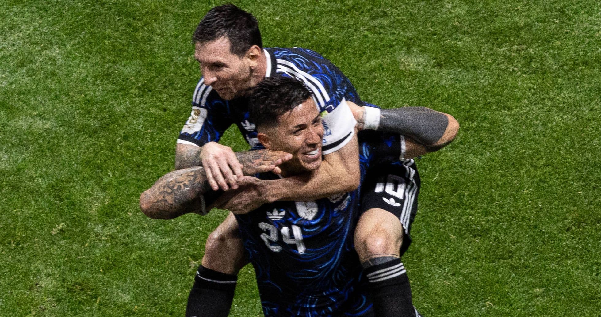 Enzo Fernández rinde un emotivo homenaje a Lionel Messi tras su retiro de la selección argentina Enzo Fernández rinde un emotivo homenaje a Lionel Messi tras su retiro de la selección argentina