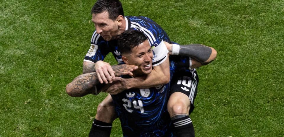 Enzo Fernández rinde un emotivo homenaje a Lionel Messi tras su retiro de la selección argentina Enzo Fernández rinde un emotivo homenaje a Lionel Messi tras su retiro de la selección argentina