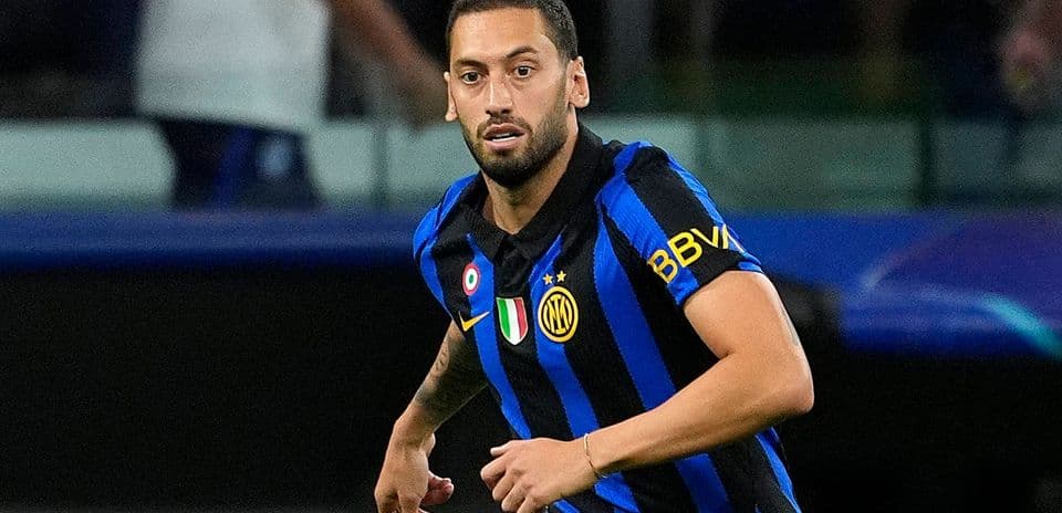 Hakan Calhanoglu no jugará contra Roma por lesión en el muslo Hakan Calhanoglu no jugará contra Roma por lesión en el muslo