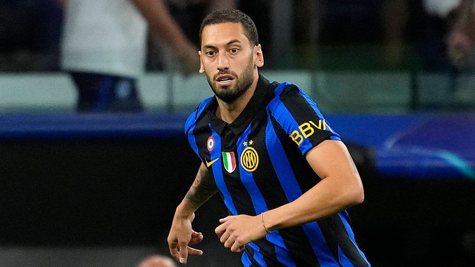 Hakan Calhanoglu no jugará contra Roma por lesión en el muslo Hakan Calhanoglu no jugará contra Roma por lesión en el muslo