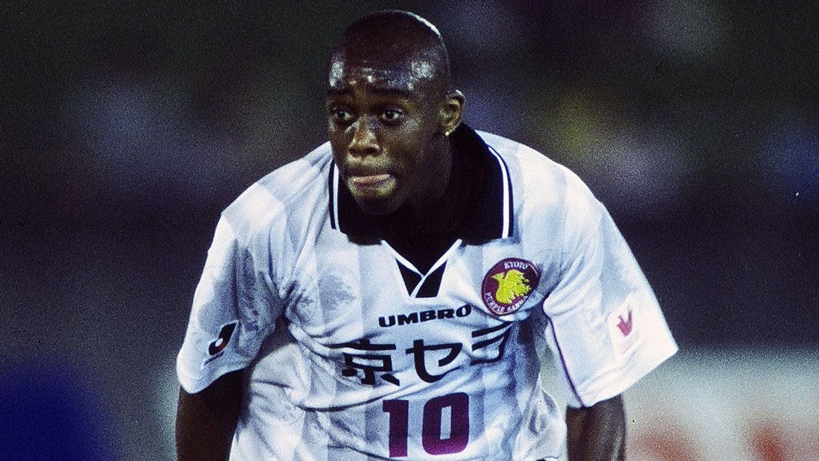 Regis Pitbull, exdelantero de Corinthians y Vasco, vive en las calles luchando contra una fuerte adicción al crack Regis Pitbull, exdelantero de Corinthians y Vasco, vive en las calles luchando contra una fuerte adicción al crack