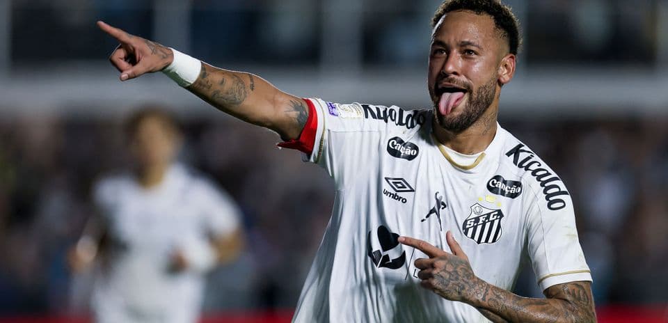 Neymar salva a Santos con dos penales contra Flamengo y frena el liderato Neymar salva a Santos con dos penales contra Flamengo y frena el liderato