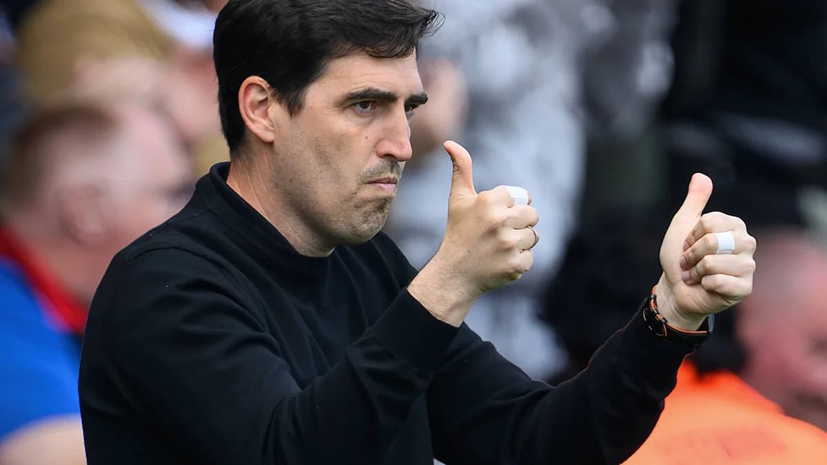 Andoni Iraola debe arriesgar y darle oportunidad a una estrella olvidada de Liverpool Andoni Iraola debe arriesgar y darle oportunidad a una estrella olvidada de Liverpool