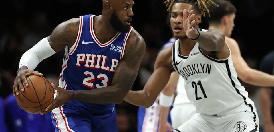 LeBron James asume el rol de point forward y brilla la ofensiva de los 76ers en su primer partido con la nueva plantilla estelar LeBron James asume el rol de point forward y brilla la ofensiva de los 76ers en su primer partido con la nueva plantilla estelar