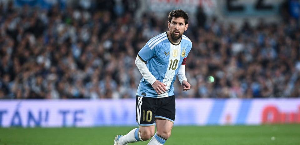 Lionel Messi se despide con lágrimas tras anunciar su retiro internacional Lionel Messi se despide con lágrimas tras anunciar su retiro internacional
