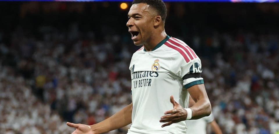 Kylian Mbappé destaca el honor de vestir la camiseta del Real Madrid tras recibir premio de agosto Kylian Mbappé destaca el honor de vestir la camiseta del Real Madrid tras recibir premio de agosto