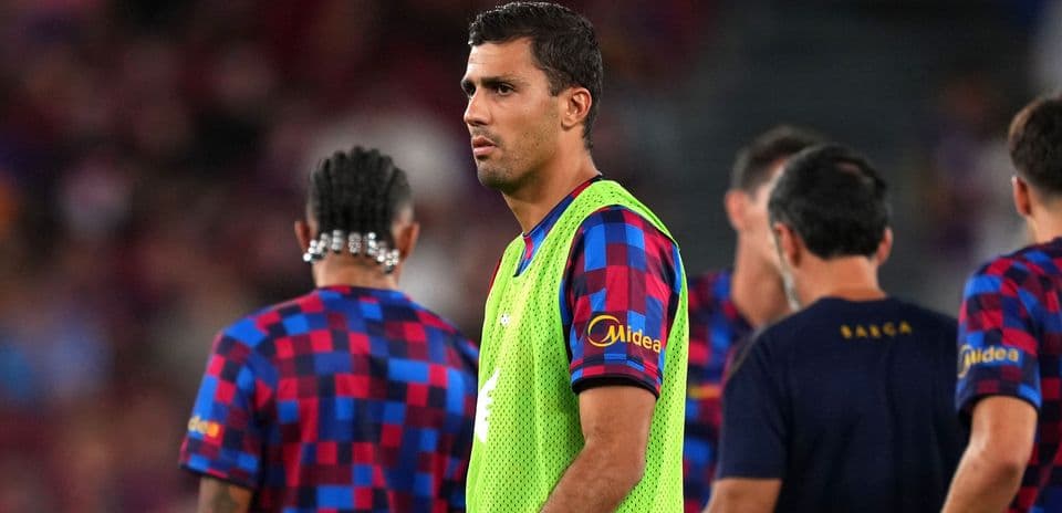 Hansi Flick justifica por qué Rodri sigue en el banquillo de Barcelona ante el dilema con Pedri Hansi Flick justifica por qué Rodri sigue en el banquillo de Barcelona ante el dilema con Pedri