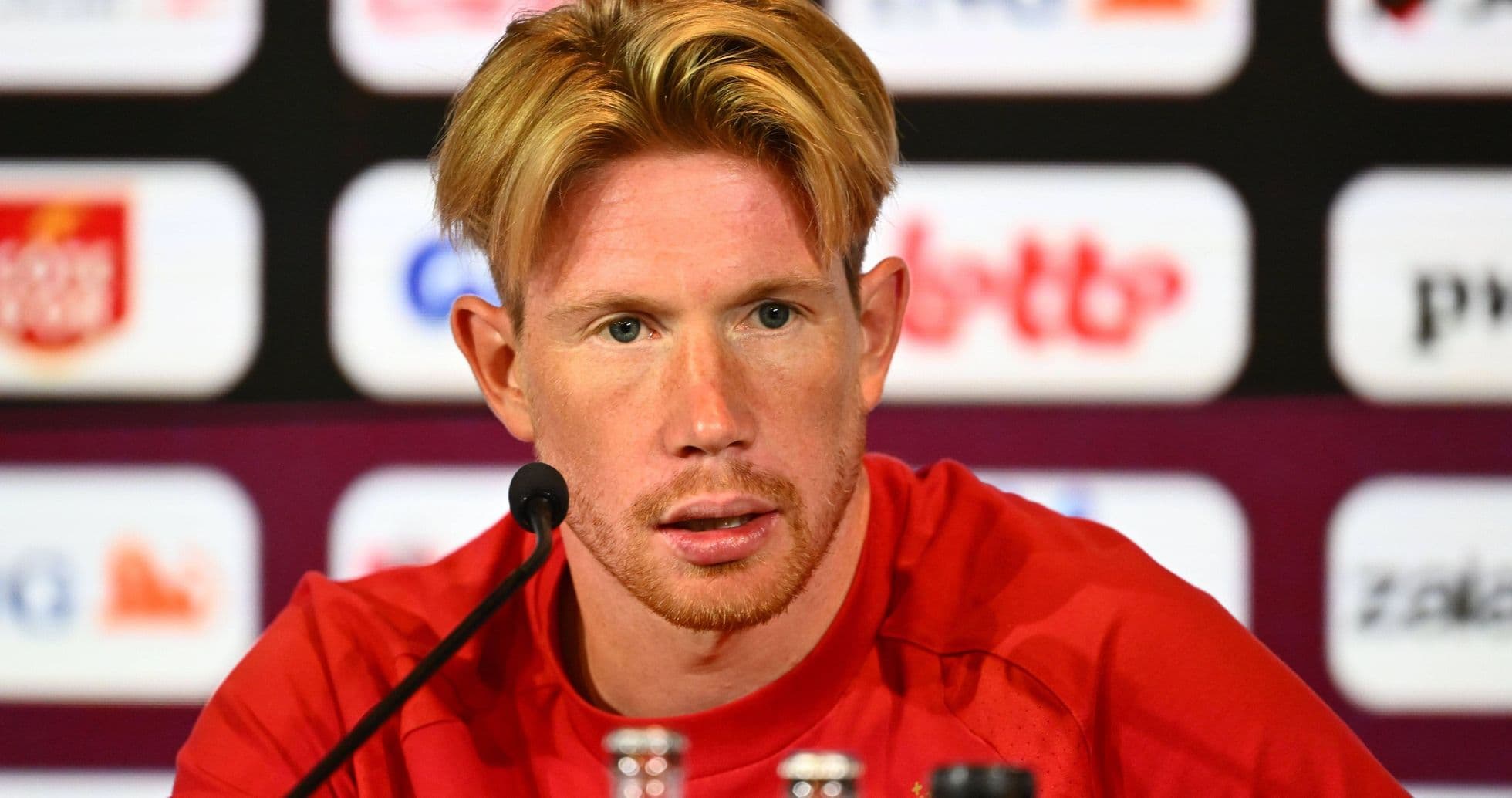 Kevin De Bruyne confirma su continuidad en la selección belga y valora a Mark van Bommel Kevin De Bruyne confirma su continuidad en la selección belga y valora a Mark van Bommel