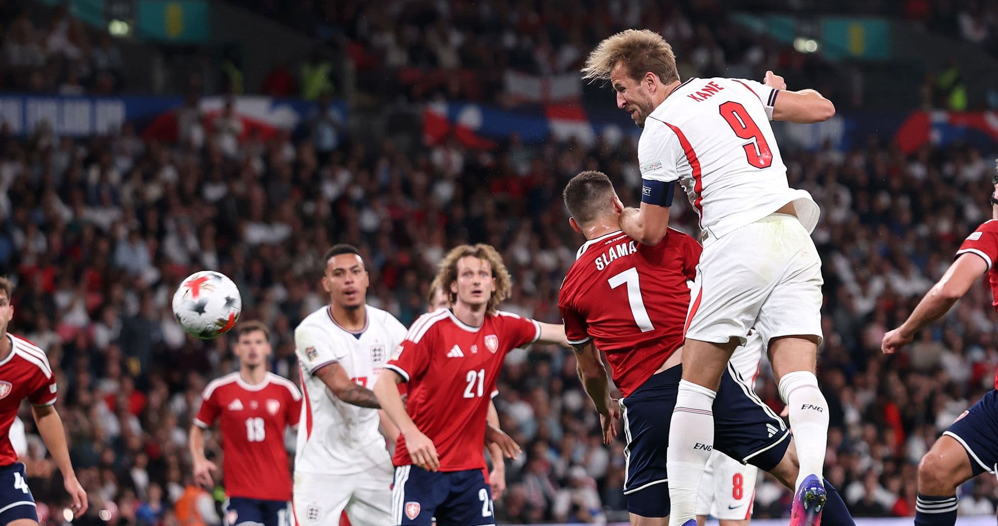 Harry Kane celebra su doblete histórico en Wembley y el récord de Peter Shilton Harry Kane celebra su doblete histórico en Wembley y el récord de Peter Shilton