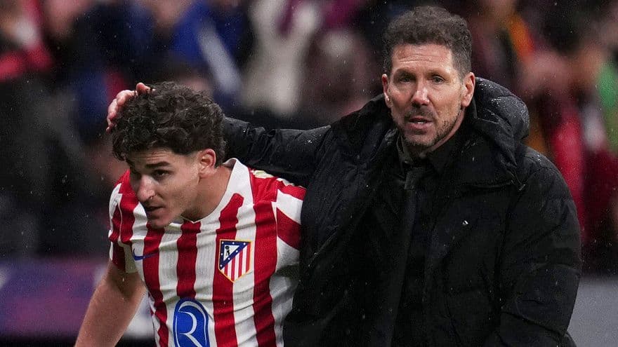 Diego Simeone está furioso con Julián Álvarez por su insistencia en fichar por Barcelona Diego Simeone está furioso con Julián Álvarez por su insistencia en fichar por Barcelona