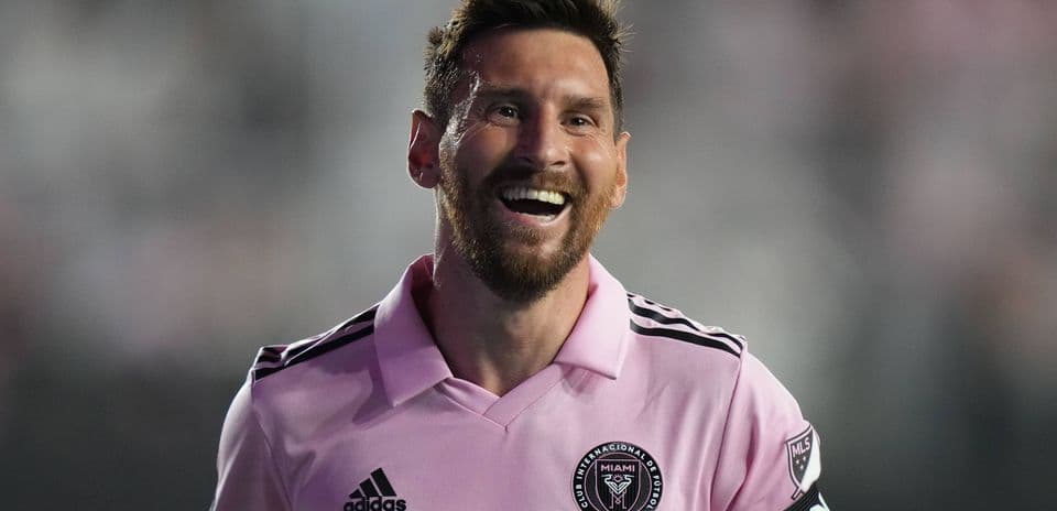 Lionel Messi avanza hacia la compra total del club español CD Eldense Lionel Messi avanza hacia la compra total del club español CD Eldense