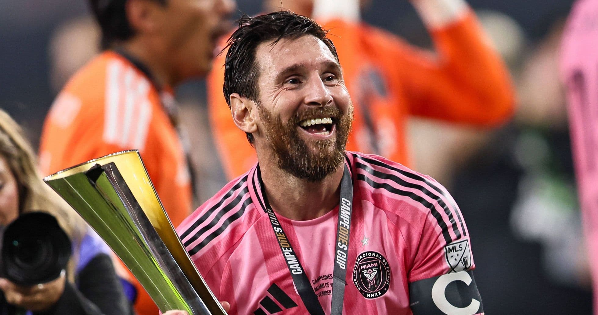 Carolina Holguin, expresidenta del Eldense, pide a Lionel Messi que respete la historia del club tras su compra Carolina Holguin, expresidenta del Eldense, pide a Lionel Messi que respete la historia del club tras su compra