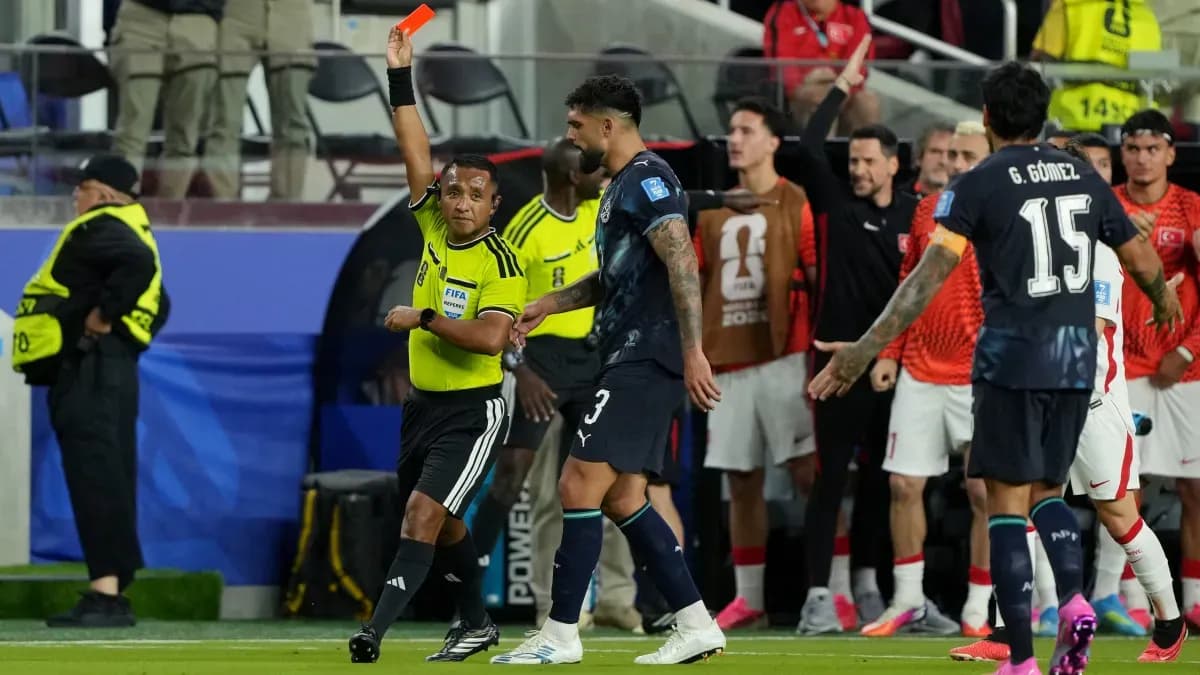 Por qué taparse la boca es tarjeta roja en el Mundial 2026: la polémica y cambio de regla de FIFA Por qué taparse la boca es tarjeta roja en el Mundial 2026: la polémica y cambio de regla de FIFA